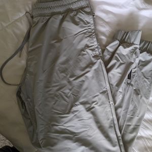 Zyia grey Everywhere zipper pants size large
